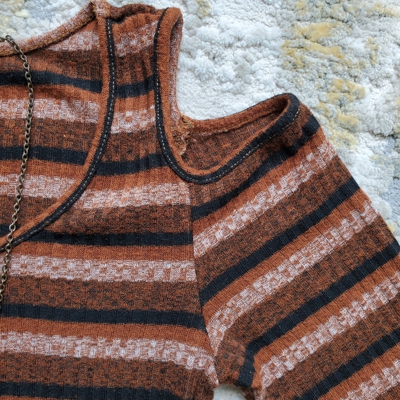 ⚘ Monteau BodyCon Striped Vintage Vibe Midi - Picture 3 of 10